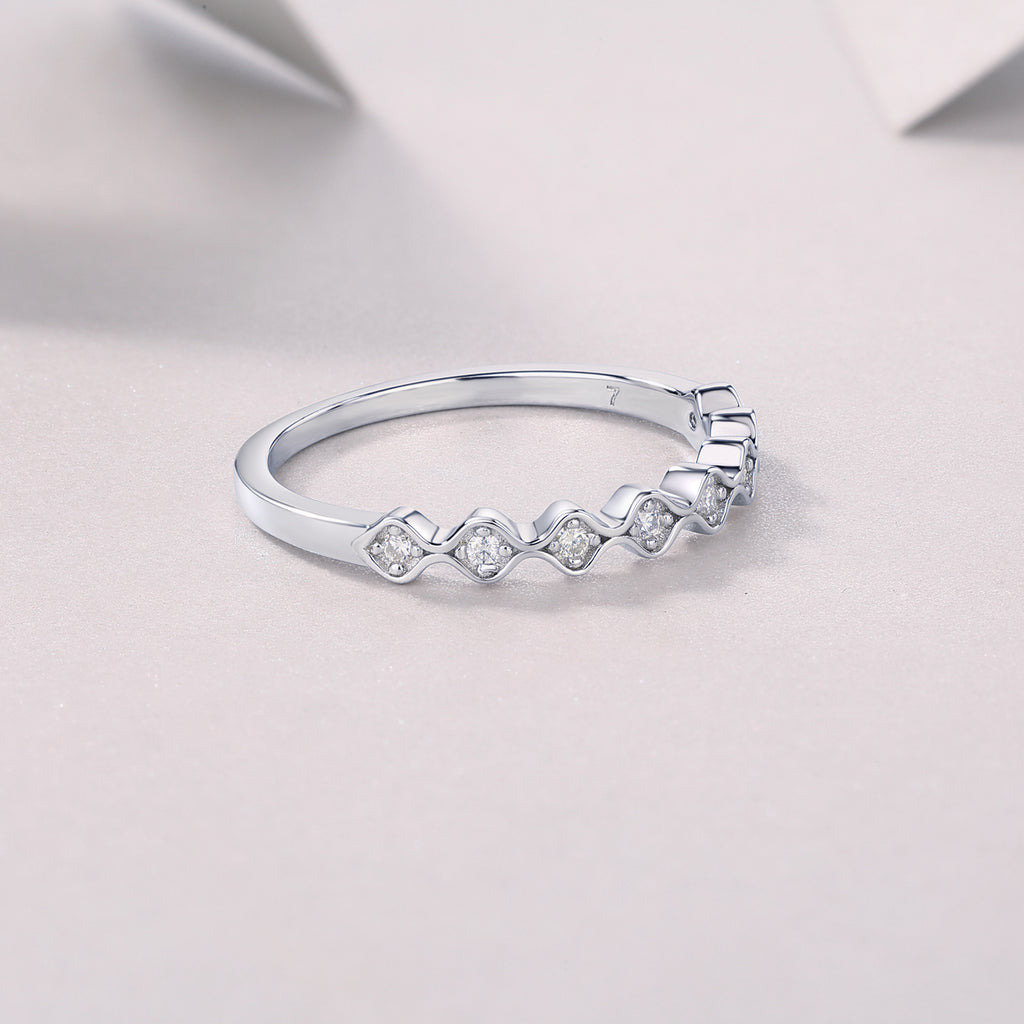 Sparkling - A Wedding Ring Moissanite Diamond.